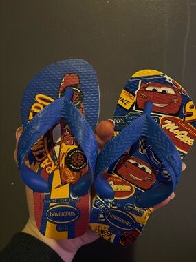 NWOT 9T toddler lightning McQueen cars flip flops
